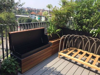 panca rivestita con doghe in legno