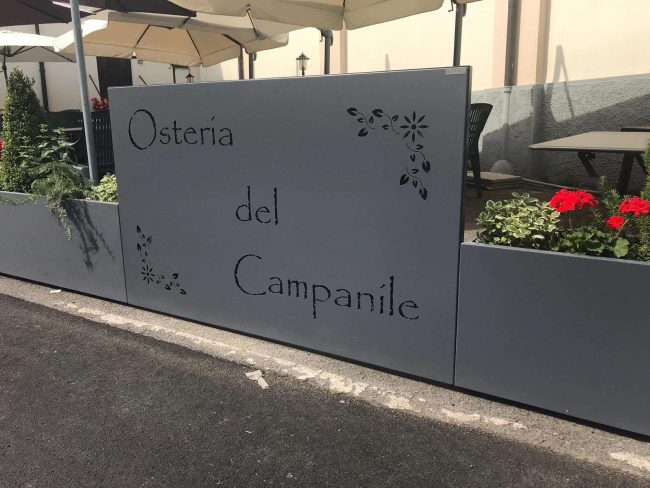 Insegna e fioriere separè