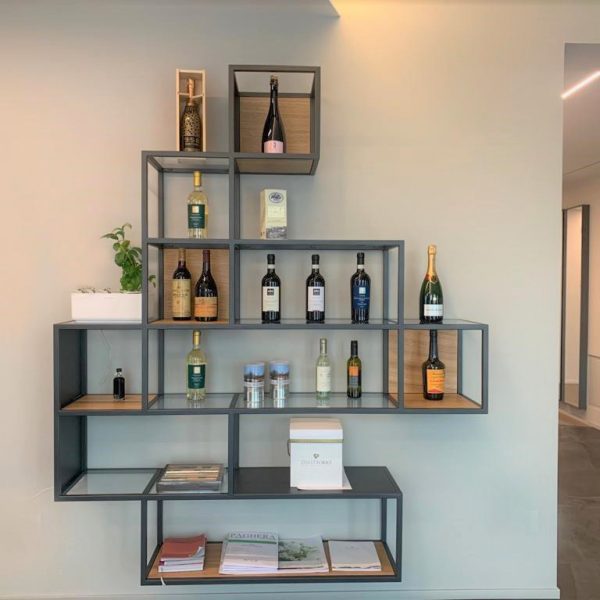 Libreria di design in metallo su misura