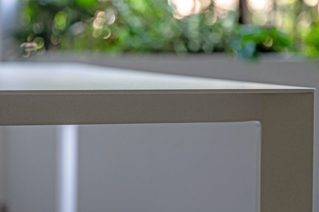 Tailor -made aluminum table