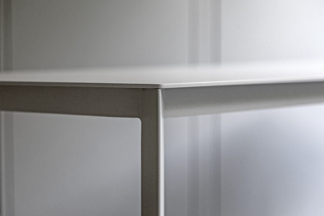 Tailor -made aluminum table