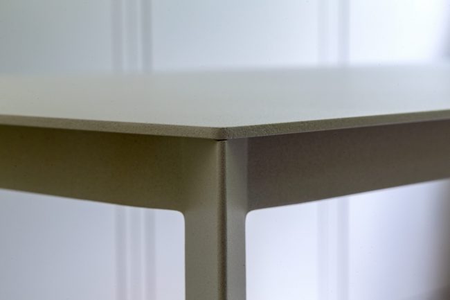 Tailor -made aluminum table