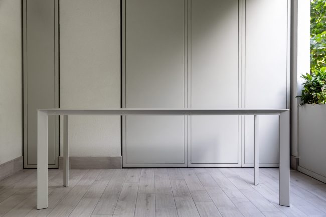 Tailor -made aluminum table